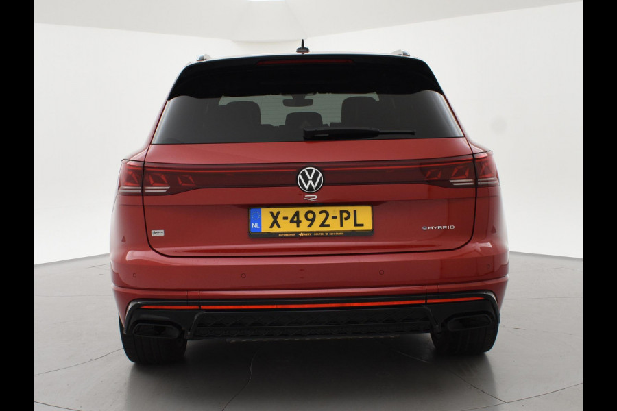 Volkswagen Touareg R 3.0 TSi V6 eHybrid 4MOTION R 462 PK *CHILI RED* + PANORAMA | STOELVENTILATIE | LUCHTVERING | DYNAUDIO | HEAD-UP DISPLAY