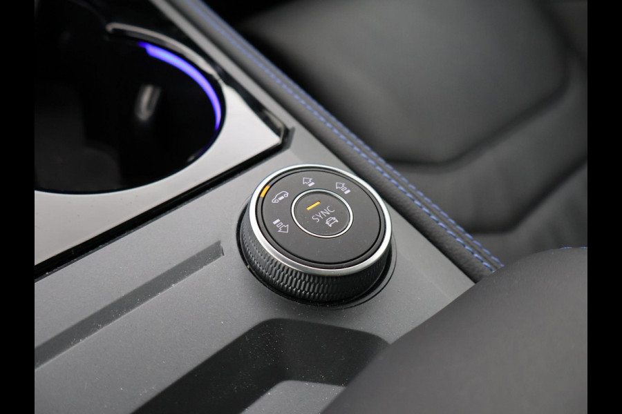 Volkswagen Touareg R 3.0 TSi V6 eHybrid 4MOTION R 462 PK *CHILI RED* + PANORAMA | STOELVENTILATIE | LUCHTVERING | DYNAUDIO | HEAD-UP DISPLAY