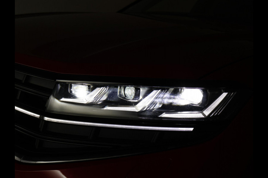 Volkswagen Touareg R 3.0 TSi V6 eHybrid 4MOTION R 462 PK *CHILI RED* + PANORAMA | STOELVENTILATIE | LUCHTVERING | DYNAUDIO | HEAD-UP DISPLAY