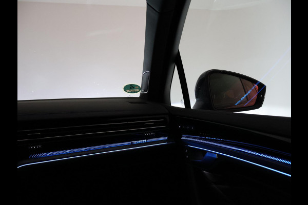 Volkswagen Touareg R 3.0 TSi V6 eHybrid 4MOTION R 462 PK *CHILI RED* + PANORAMA | STOELVENTILATIE | LUCHTVERING | DYNAUDIO | HEAD-UP DISPLAY