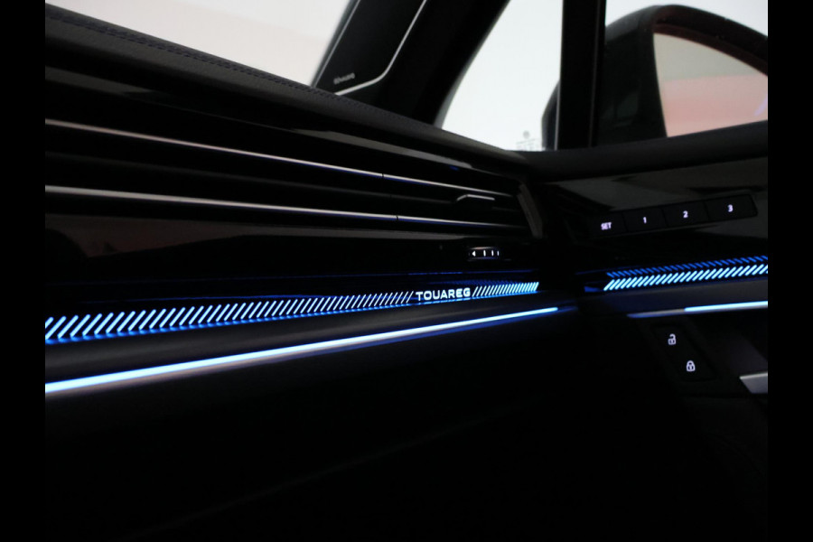 Volkswagen Touareg R 3.0 TSi V6 eHybrid 4MOTION R 462 PK *CHILI RED* + PANORAMA | STOELVENTILATIE | LUCHTVERING | DYNAUDIO | HEAD-UP DISPLAY