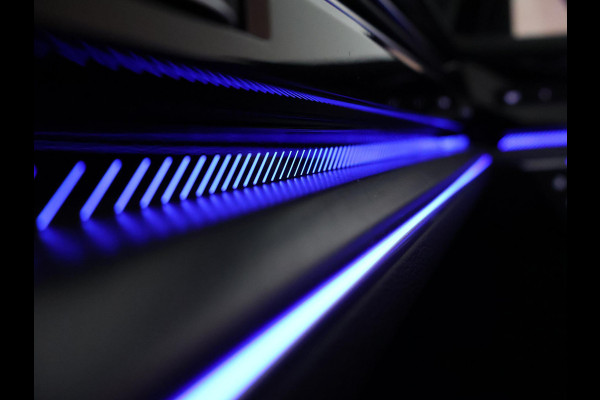 Volkswagen Touareg R 3.0 TSi V6 eHybrid 4MOTION R 462 PK *CHILI RED* + PANORAMA | STOELVENTILATIE | LUCHTVERING | DYNAUDIO | HEAD-UP DISPLAY