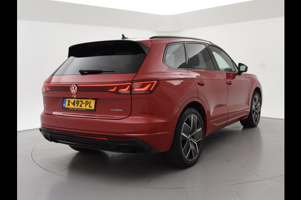 Volkswagen Touareg R 3.0 TSi V6 eHybrid 4MOTION R 462 PK *CHILI RED* + PANORAMA | STOELVENTILATIE | LUCHTVERING | DYNAUDIO | HEAD-UP DISPLAY