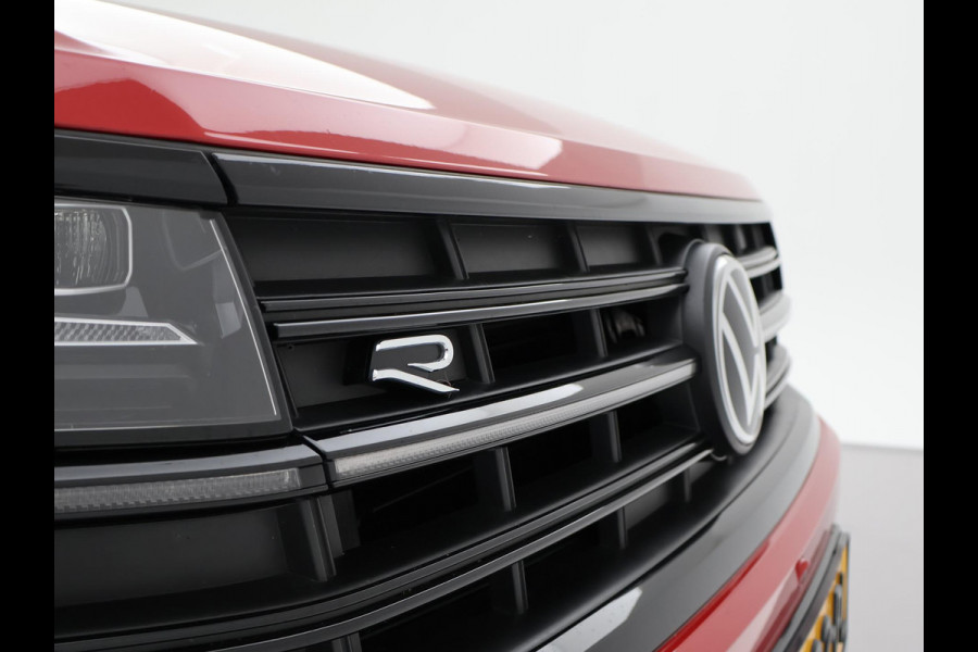 Volkswagen Touareg R 3.0 TSi V6 eHybrid 4MOTION R 462 PK *CHILI RED* + PANORAMA | STOELVENTILATIE | LUCHTVERING | DYNAUDIO | HEAD-UP DISPLAY