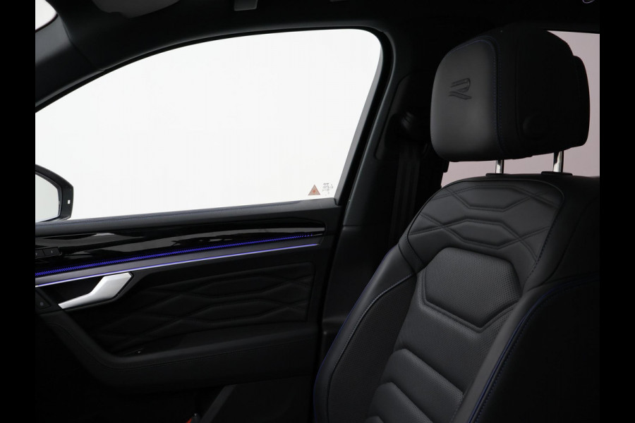 Volkswagen Touareg R 3.0 TSi V6 eHybrid 4MOTION R 462 PK *CHILI RED* + PANORAMA | STOELVENTILATIE | LUCHTVERING | DYNAUDIO | HEAD-UP DISPLAY