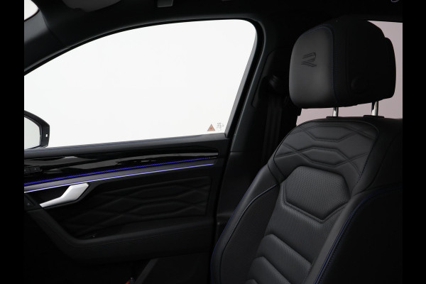 Volkswagen Touareg R 3.0 TSi V6 eHybrid 4MOTION R 462 PK *CHILI RED* + PANORAMA | STOELVENTILATIE | LUCHTVERING | DYNAUDIO | HEAD-UP DISPLAY