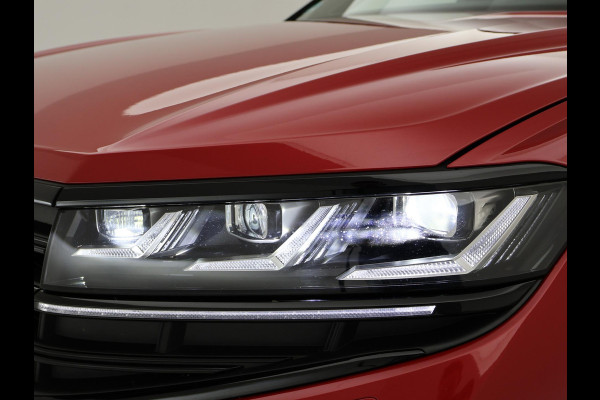 Volkswagen Touareg R 3.0 TSi V6 eHybrid 4MOTION R 462 PK *CHILI RED* + PANORAMA | STOELVENTILATIE | LUCHTVERING | DYNAUDIO | HEAD-UP DISPLAY