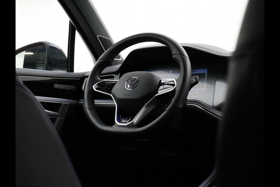 Volkswagen Touareg R 3.0 TSi V6 eHybrid 4MOTION R 462 PK *CHILI RED* + PANORAMA | STOELVENTILATIE | LUCHTVERING | DYNAUDIO | HEAD-UP DISPLAY