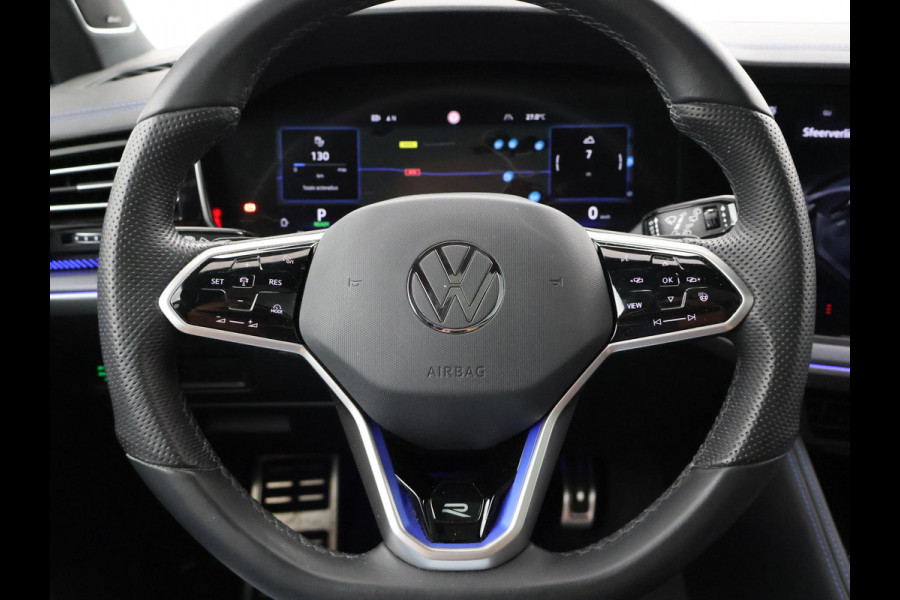 Volkswagen Touareg R 3.0 TSi V6 eHybrid 4MOTION R 462 PK *CHILI RED* + PANORAMA | STOELVENTILATIE | LUCHTVERING | DYNAUDIO | HEAD-UP DISPLAY