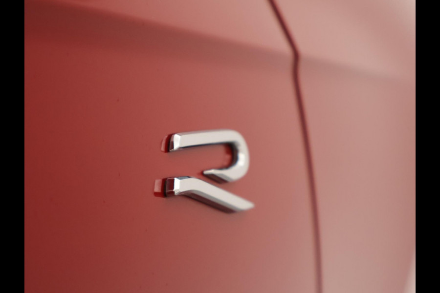 Volkswagen Touareg R 3.0 TSi V6 eHybrid 4MOTION R 462 PK *CHILI RED* + PANORAMA | STOELVENTILATIE | LUCHTVERING | DYNAUDIO | HEAD-UP DISPLAY