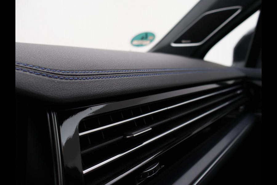 Volkswagen Touareg R 3.0 TSi V6 eHybrid 4MOTION R 462 PK *CHILI RED* + PANORAMA | STOELVENTILATIE | LUCHTVERING | DYNAUDIO | HEAD-UP DISPLAY