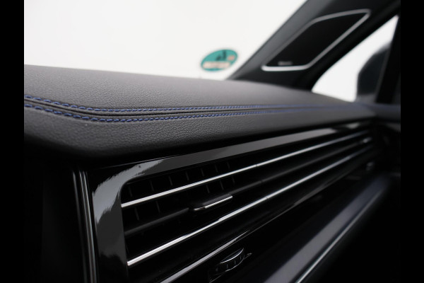 Volkswagen Touareg R 3.0 TSi V6 eHybrid 4MOTION R 462 PK *CHILI RED* + PANORAMA | STOELVENTILATIE | LUCHTVERING | DYNAUDIO | HEAD-UP DISPLAY