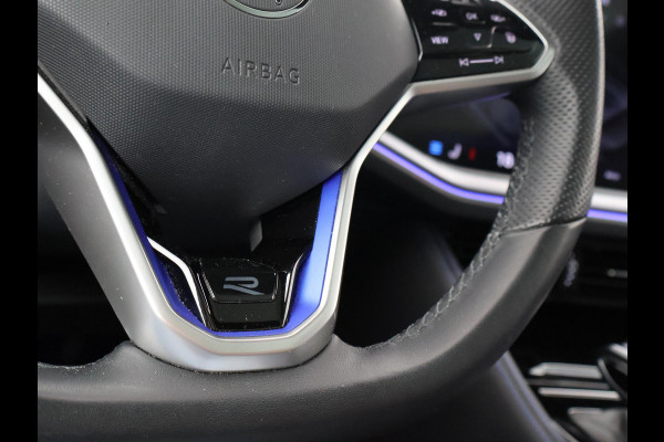 Volkswagen Touareg R 3.0 TSi V6 eHybrid 4MOTION R 462 PK *CHILI RED* + PANORAMA | STOELVENTILATIE | LUCHTVERING | DYNAUDIO | HEAD-UP DISPLAY