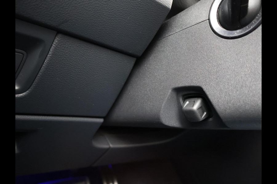 Volkswagen Touareg R 3.0 TSi V6 eHybrid 4MOTION R 462 PK *CHILI RED* + PANORAMA | STOELVENTILATIE | LUCHTVERING | DYNAUDIO | HEAD-UP DISPLAY