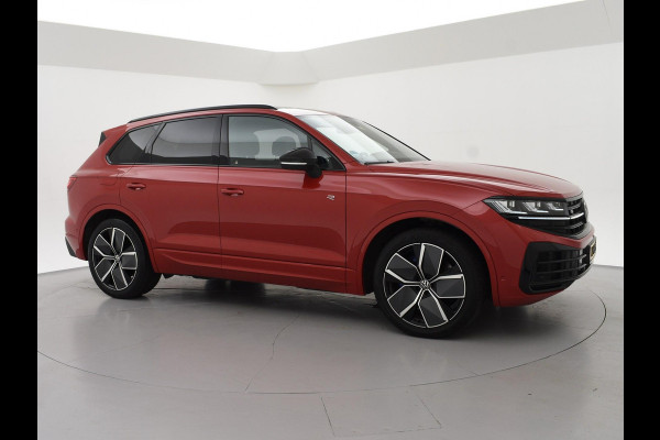 Volkswagen Touareg R 3.0 TSi V6 eHybrid 4MOTION R 462 PK *CHILI RED* + PANORAMA | STOELVENTILATIE | LUCHTVERING | DYNAUDIO | HEAD-UP DISPLAY