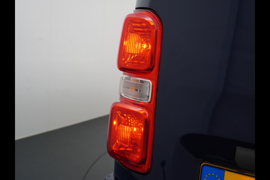 Citroën Jumpy 2.0HDI 123PK AUT-8 H1L3 120 XL 3-P Airco Cruise Control 3 persoons Schuifdeur Betonplex Lat om Lat betimmering Achterdeuren Bluetooth Euro 6