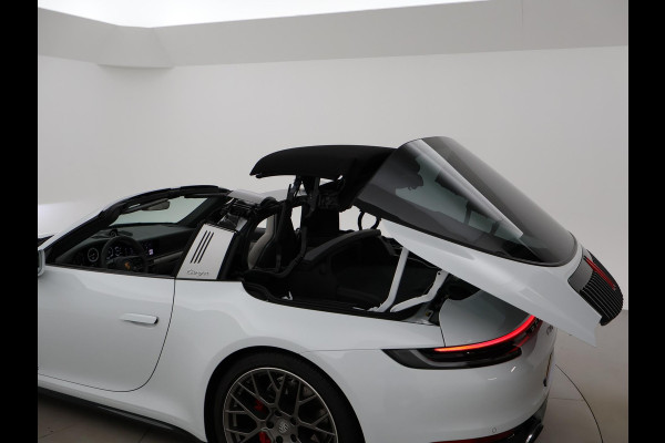 Porsche 911 TARGA 4S 3.0 992 ORIG. NL *17.979 KM* + SPORTUITLAAT / SFEERVERLICHTING / 360 CAMERA