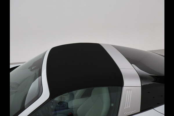 Porsche 911 TARGA 4S 3.0 992 ORIG. NL *17.979 KM* + SPORTUITLAAT / SFEERVERLICHTING / 360 CAMERA