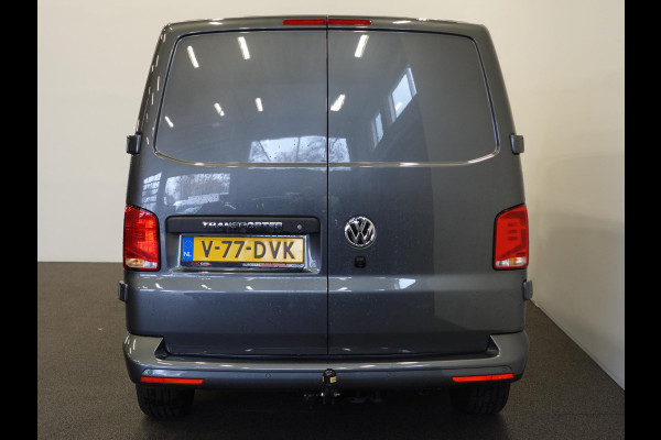 Volkswagen Transporter 2.0 TDI L2H1 28 Highline Automaat Camera | Airco | Cruise control | Navigatie | Trekhaak | Lichtmetalen velgen | Apple Carplay/ Android Auto | LED