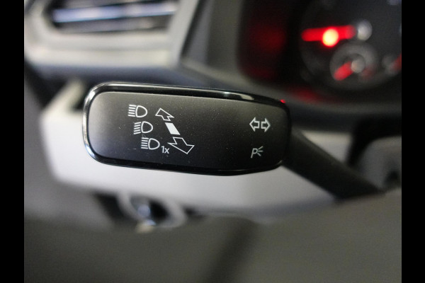 Volkswagen Transporter 2.0 TDI L2H1 28 Highline Automaat Camera | Airco | Cruise control | Navigatie | Trekhaak | Lichtmetalen velgen | Apple Carplay/ Android Auto | LED
