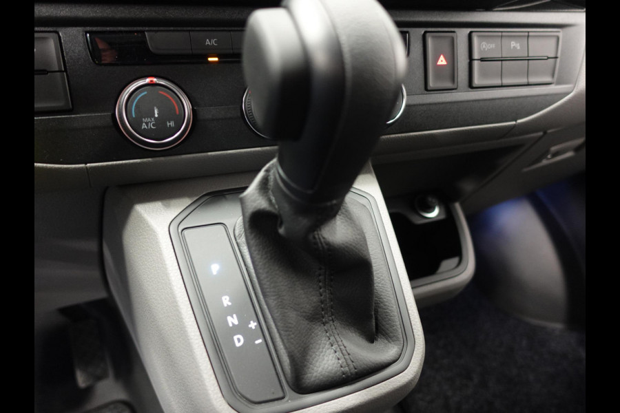 Volkswagen Transporter 2.0 TDI L2H1 28 Highline Automaat Camera | Airco | Cruise control | Navigatie | Trekhaak | Lichtmetalen velgen | Apple Carplay/ Android Auto | LED