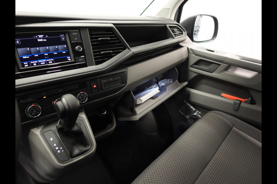 Volkswagen Transporter 2.0 TDI L2H1 28 Highline Automaat Camera | Airco | Cruise control | Navigatie | Trekhaak | Lichtmetalen velgen | Apple Carplay/ Android Auto | LED