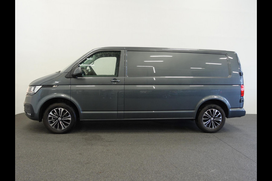 Volkswagen Transporter 2.0 TDI L2H1 28 Highline Automaat Camera | Airco | Cruise control | Navigatie | Trekhaak | Lichtmetalen velgen | Apple Carplay/ Android Auto | LED