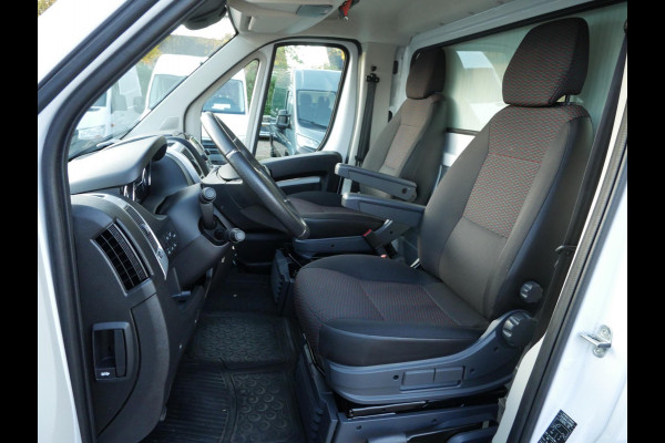 Opel Movano Opel Movano 2.2D 165PK, Meubelbak, Laadlift, Laadbak: L*B*H = 375*210*215 / Lading vastzetrail op 100 cm met 1 vastzetstang, Zijdeur rechtsachter Laadklep D'Hollandia 750 KG, plateau van 160 cm en met afstandsbediening en rolstops