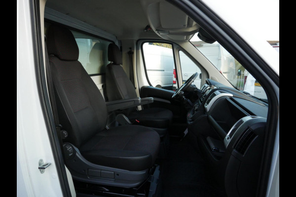 Opel Movano Opel Movano 2.2D 165PK, Meubelbak, Laadlift, Laadbak: L*B*H = 375*210*215 / Lading vastzetrail op 100 cm met 1 vastzetstang, Zijdeur rechtsachter Laadklep D'Hollandia 750 KG, plateau van 160 cm en met afstandsbediening en rolstops