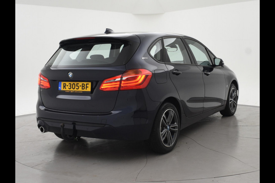 BMW 2 Serie Active Tourer 225xe 224 PK XDRIVE PLUG-IN HYBRID + STOELVERWARMING / AFN. TREKHAAK / NAVIGATIE