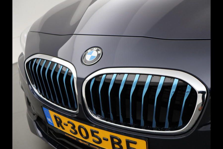 BMW 2 Serie Active Tourer 225xe 224 PK XDRIVE PLUG-IN HYBRID + STOELVERWARMING / AFN. TREKHAAK / NAVIGATIE