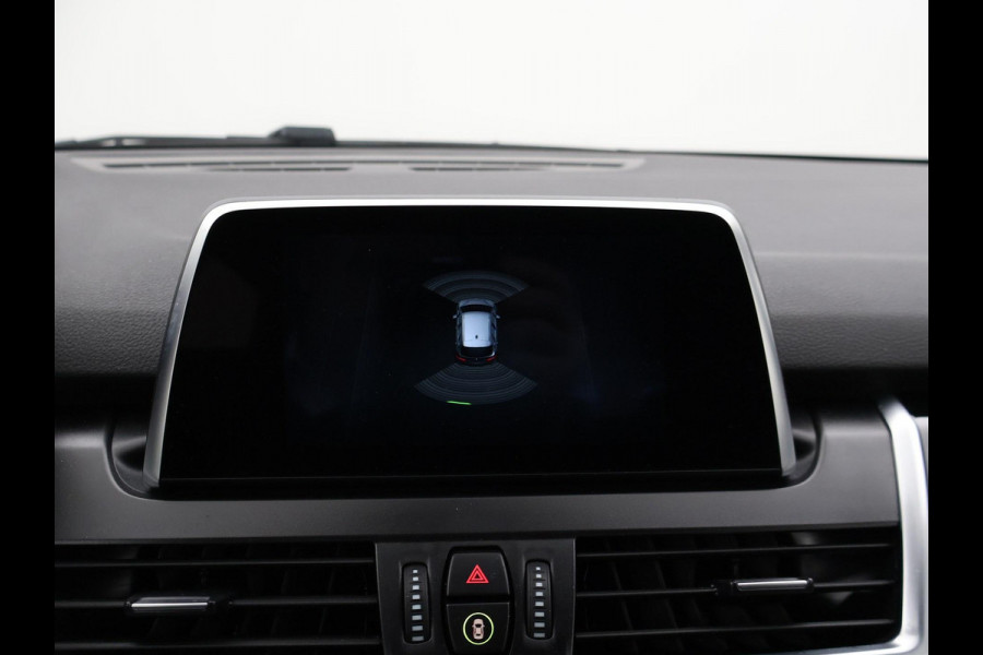 BMW 2 Serie Active Tourer 225xe 224 PK XDRIVE PLUG-IN HYBRID + STOELVERWARMING / AFN. TREKHAAK / NAVIGATIE