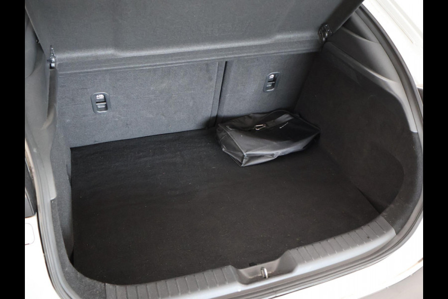 Mazda MX-30 e-SkyActiv 145 PK FIRST EDITION 36 kWh + HEAD-UP | CAMERA | APPLE CARPLAY | MEMORY | ADAPTIVE CRUISE