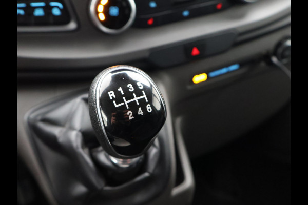 Ford Transit Custom 320 2.0 TDCI 130 PK L2H1 TREND + 2800 KG TREKHAAK / APPLE CARPLAY / CAMERA / STOELVERW.