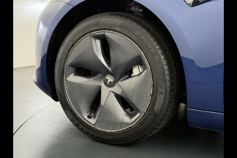 Tesla Model 3 RWD SR+ 325PK Lmv 18" AutoPilot FSD 2.5 Leder PanoDak Adaptive-Cruise Lmv Camera's Elektr.-Stuur+Stoelen+Spiegels+Geheugen+Easy- Navi LED Comfortstoelen ACC DAB Voorverwarmen interieur via App Keyless via Telefoonsleutel One-Pedal-Drive Origineel Nederlandse auto tot 11kw laden thuis! 1.584kg licht! Keurige auto!! 1000kg trekvermogen