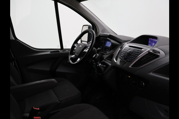 Ford Transit Custom 290 2.0 TDCI 130 PK L2H1 TREND + 2650 KG TREKHAAK / CAMERA / 17 INCH LMV