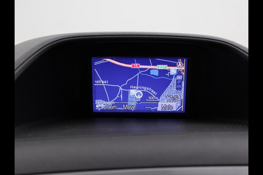 Ford Transit Custom 290 2.0 TDCI 130 PK L2H1 TREND + 2650 KG TREKHAAK / CAMERA / 17 INCH LMV