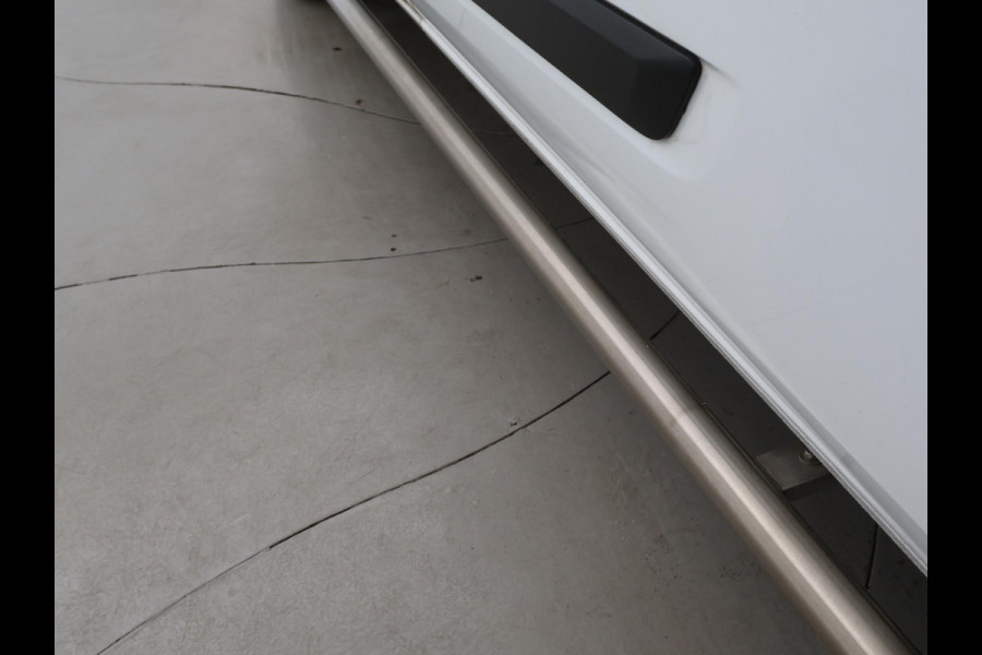 Ford Transit Custom 290 2.0 TDCI 130 PK L2H1 TREND + 2650 KG TREKHAAK / CAMERA / 17 INCH LMV