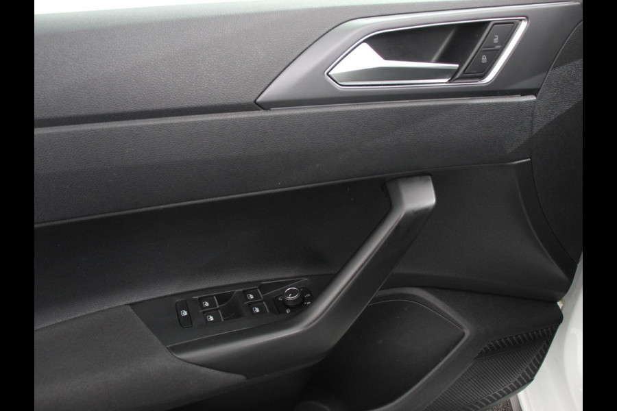 Volkswagen Polo 1.0 TSI R-Line DSG Navigatie App Connect Climate Control DAB LED Parkeer sensoren Cruise control adaptive Lichtmetalen velgen