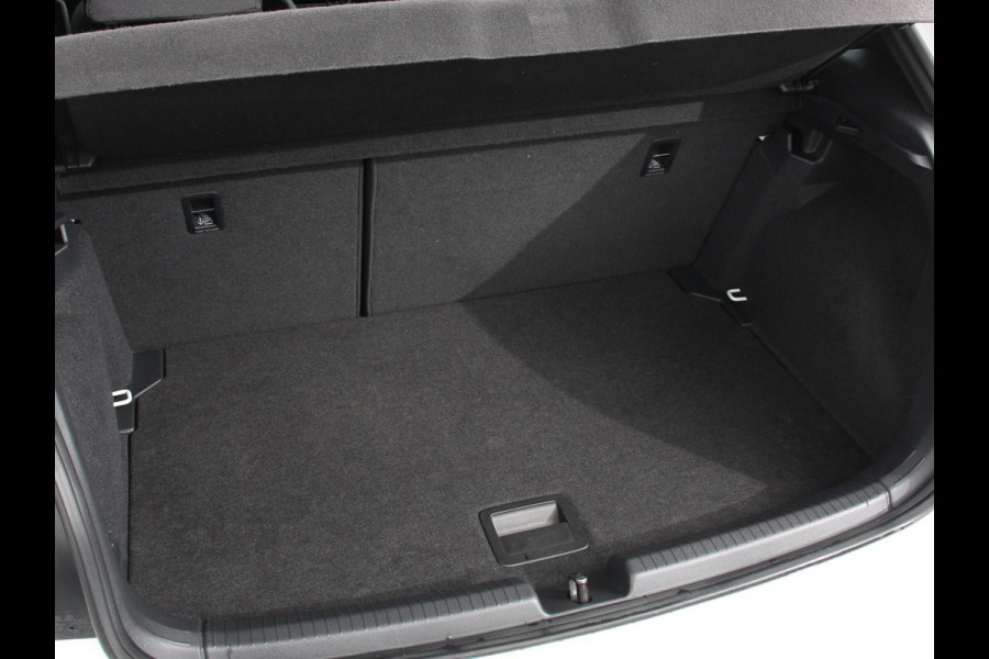 Volkswagen Polo 1.0 TSI R-Line DSG Navigatie App Connect Climate Control DAB LED Parkeer sensoren Cruise control adaptive Lichtmetalen velgen