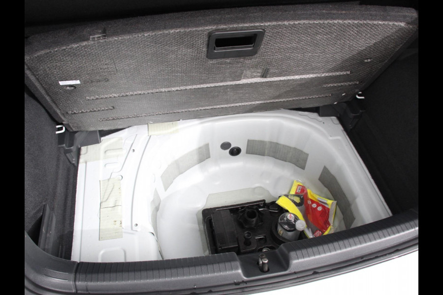 Volkswagen Polo 1.0 TSI R-Line DSG Navigatie App Connect Climate Control DAB LED Parkeer sensoren Cruise control adaptive Lichtmetalen velgen