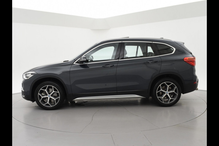 BMW X1 sDrive20i 192 PK AUT. + TREKHAAK | PANORAMA | SPORTSTOELEN LEDER | HEAD-UP | CAMERA | STOELVERWARMING