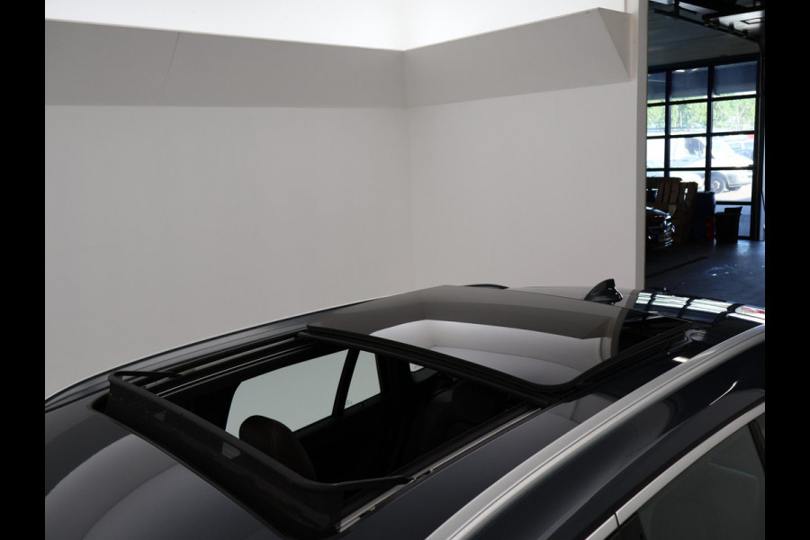 BMW X1 sDrive20i 192 PK AUT. + TREKHAAK | PANORAMA | SPORTSTOELEN LEDER | HEAD-UP | CAMERA | STOELVERWARMING