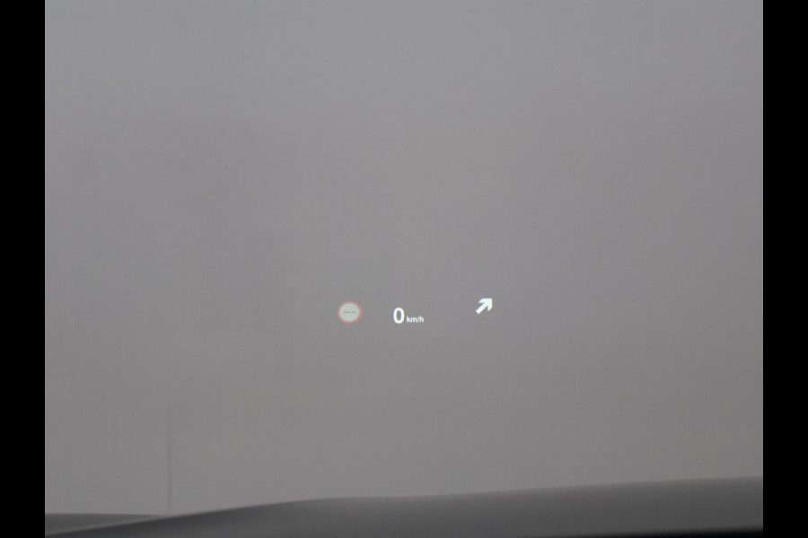 BMW X1 sDrive20i 192 PK AUT. + TREKHAAK | PANORAMA | SPORTSTOELEN LEDER | HEAD-UP | CAMERA | STOELVERWARMING