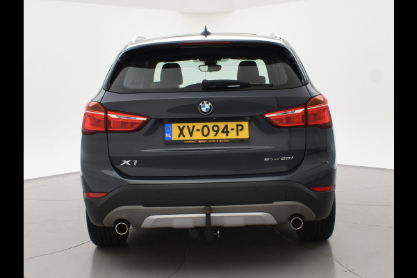 BMW X1 sDrive20i 192 PK AUT. + TREKHAAK | PANORAMA | SPORTSTOELEN LEDER | HEAD-UP | CAMERA | STOELVERWARMING