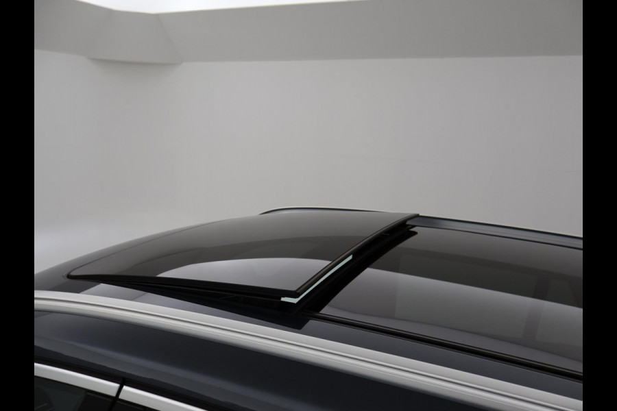 BMW X1 sDrive20i 192 PK AUT. + TREKHAAK | PANORAMA | SPORTSTOELEN LEDER | HEAD-UP | CAMERA | STOELVERWARMING