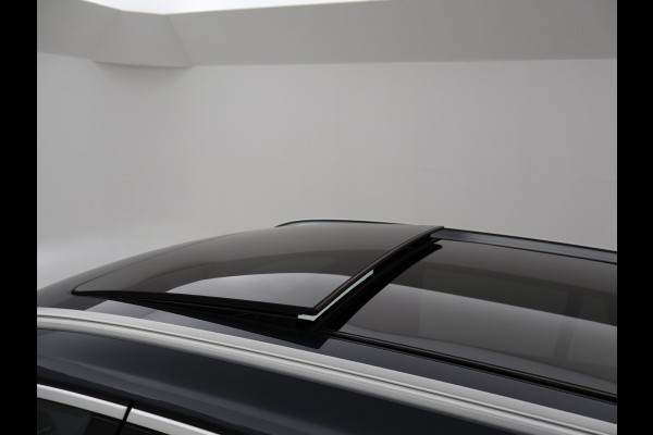 BMW X1 sDrive20i 192 PK AUT. + TREKHAAK | PANORAMA | SPORTSTOELEN LEDER | HEAD-UP | CAMERA | STOELVERWARMING