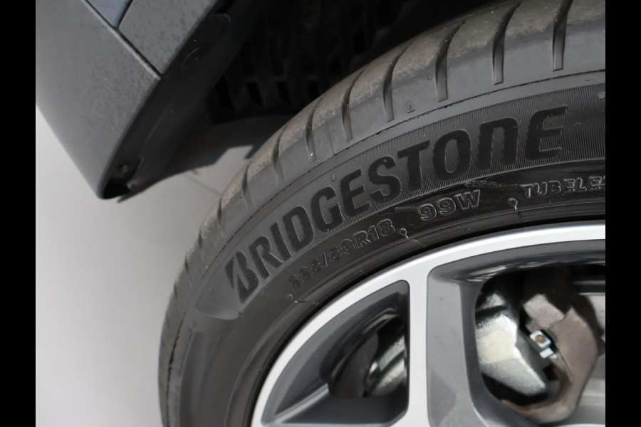 BMW X1 sDrive20i 192 PK AUT. + TREKHAAK | PANORAMA | SPORTSTOELEN LEDER | HEAD-UP | CAMERA | STOELVERWARMING