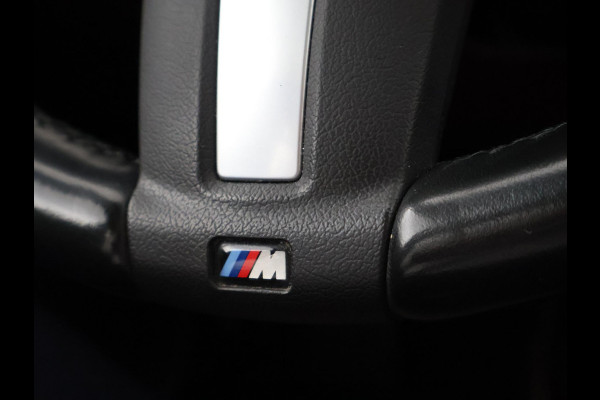 BMW X1 sDrive20i 192 PK AUT. + TREKHAAK | PANORAMA | SPORTSTOELEN LEDER | HEAD-UP | CAMERA | STOELVERWARMING