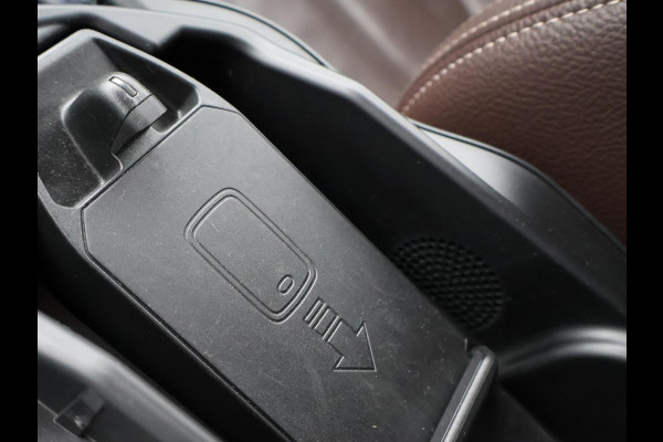 BMW X1 sDrive20i 192 PK AUT. + TREKHAAK | PANORAMA | SPORTSTOELEN LEDER | HEAD-UP | CAMERA | STOELVERWARMING